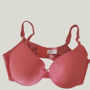 - DELTA BURKE LACE LINED UNDERWIRE BRA 42D NWOT